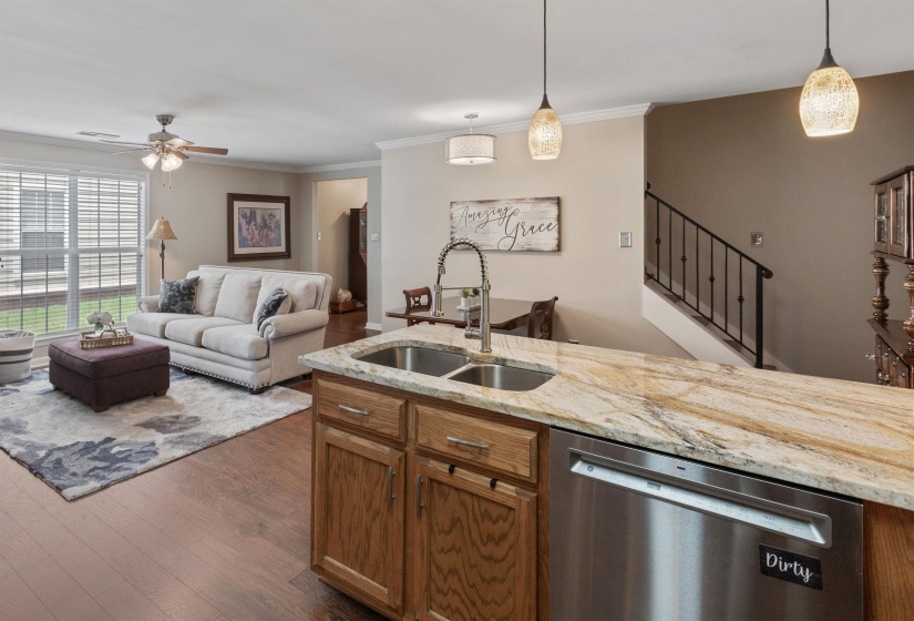 132 CENTER SPRINGS DR, Collierville, Tennessee 38017, 3 Bedrooms Bedrooms, 5 Rooms Rooms,2 BathroomsBathrooms,Residential,For Sale,CENTER SPRINGS,10222661