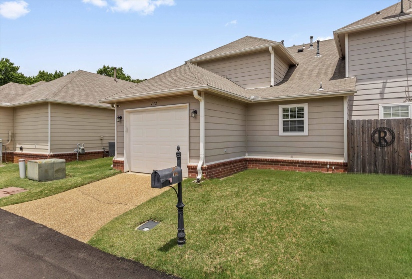 132 CENTER SPRINGS DR, Collierville, Tennessee 38017, 3 Bedrooms Bedrooms, 5 Rooms Rooms,2 BathroomsBathrooms,Residential,For Sale,CENTER SPRINGS,10222661