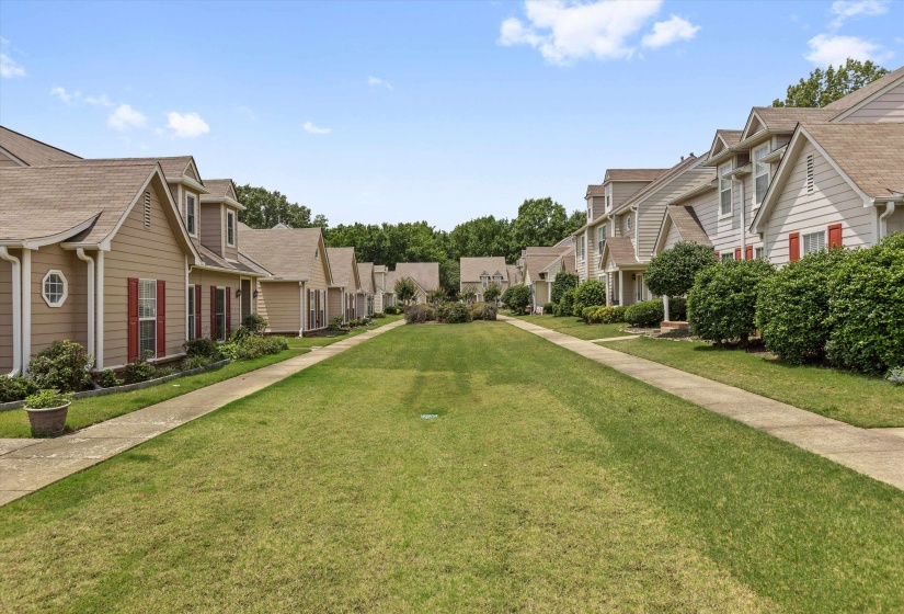 132 CENTER SPRINGS DR, Collierville, Tennessee 38017, 3 Bedrooms Bedrooms, 5 Rooms Rooms,2 BathroomsBathrooms,Residential,For Sale,CENTER SPRINGS,10222661