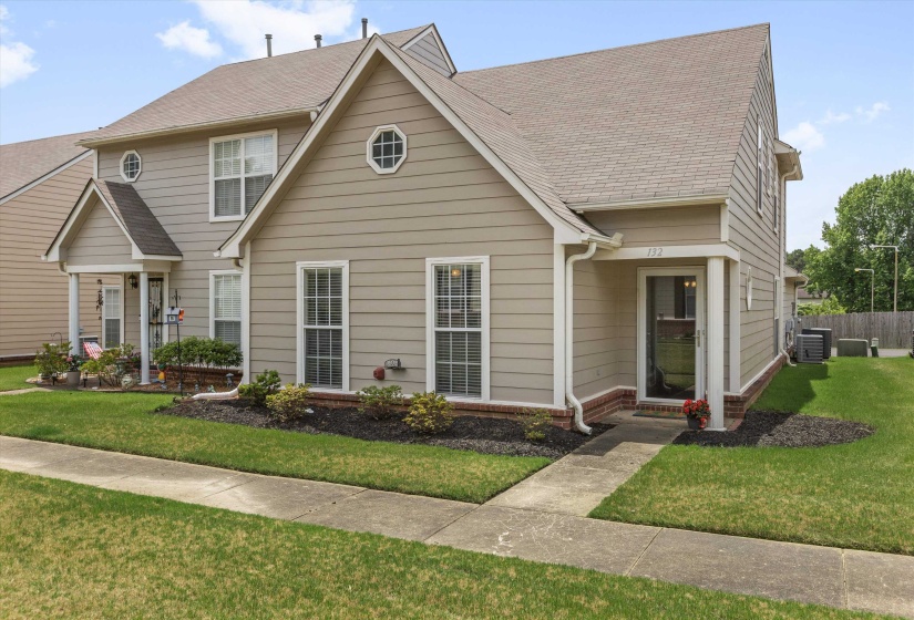 132 CENTER SPRINGS DR, Collierville, Tennessee 38017, 3 Bedrooms Bedrooms, 5 Rooms Rooms,2 BathroomsBathrooms,Residential,For Sale,CENTER SPRINGS,10222661