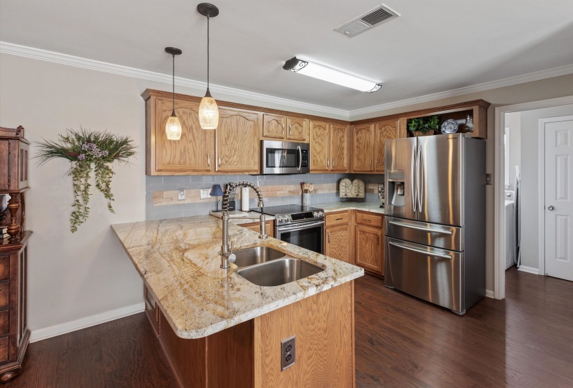 132 CENTER SPRINGS DR, Collierville, Tennessee 38017, 3 Bedrooms Bedrooms, 5 Rooms Rooms,2 BathroomsBathrooms,Residential,For Sale,CENTER SPRINGS,10222661
