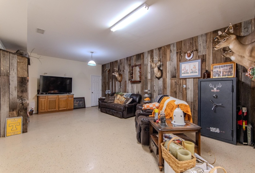 2411 KEAZEY HOLLOW RD, Waynesboro, Tennessee 38485, 4 Bedroom Bedrooms, 13 Room Rooms,3.2 BathroomBathrooms,Residential,For Sale,KEAZEY HOLLOW,0,10222670
