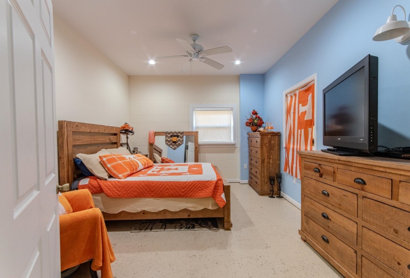 2411 KEAZEY HOLLOW RD, Waynesboro, Tennessee 38485, 4 Bedroom Bedrooms, 13 Room Rooms,3.2 BathroomBathrooms,Residential,For Sale,KEAZEY HOLLOW,0,10222670
