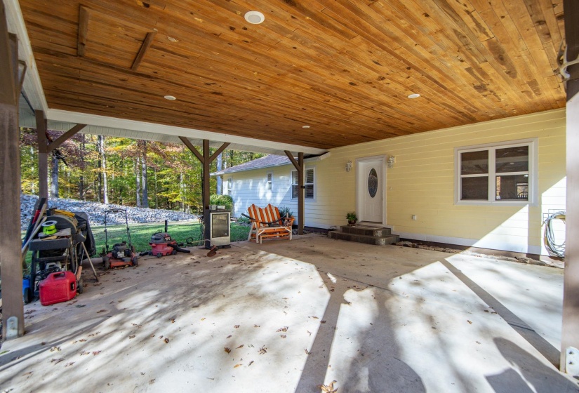 2411 KEAZEY HOLLOW RD, Waynesboro, Tennessee 38485, 4 Bedroom Bedrooms, 13 Room Rooms,3.2 BathroomBathrooms,Residential,For Sale,KEAZEY HOLLOW,0,10222670