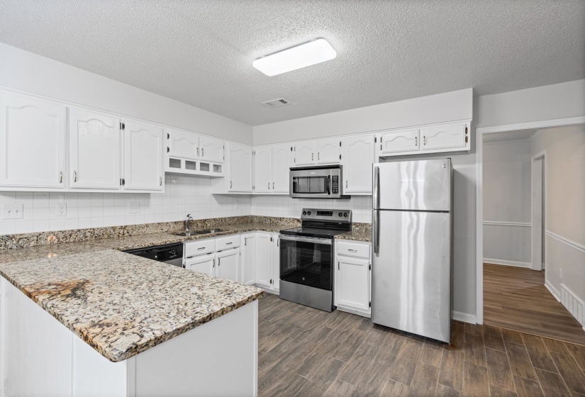 1417 HAWKCREST CV, Memphis, Tennessee 38016, 4 Bedroom Bedrooms, 7 Room Rooms,2.1 BathroomBathrooms,Residential,For Sale,HAWKCREST,0,10222684