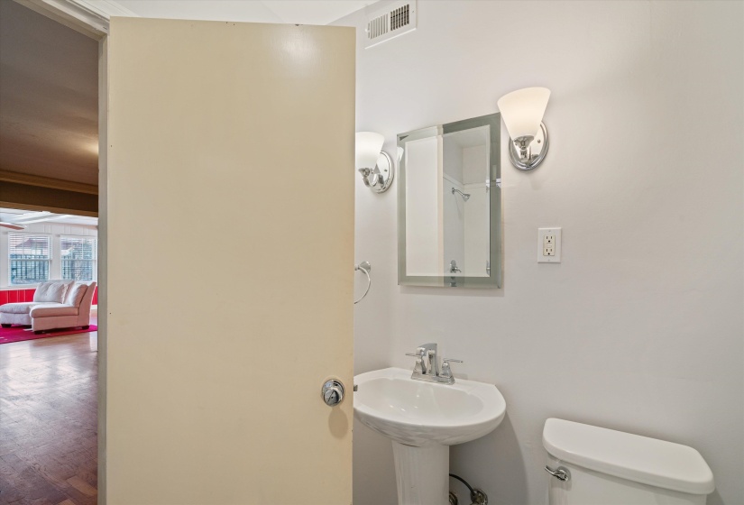 204 STONEWALL ST, Memphis, Tennessee 38112, 4 Bedrooms Bedrooms, 10 Rooms Rooms,3.1 BathroomsBathrooms,Residential,For Sale,STONEWALL,10222711