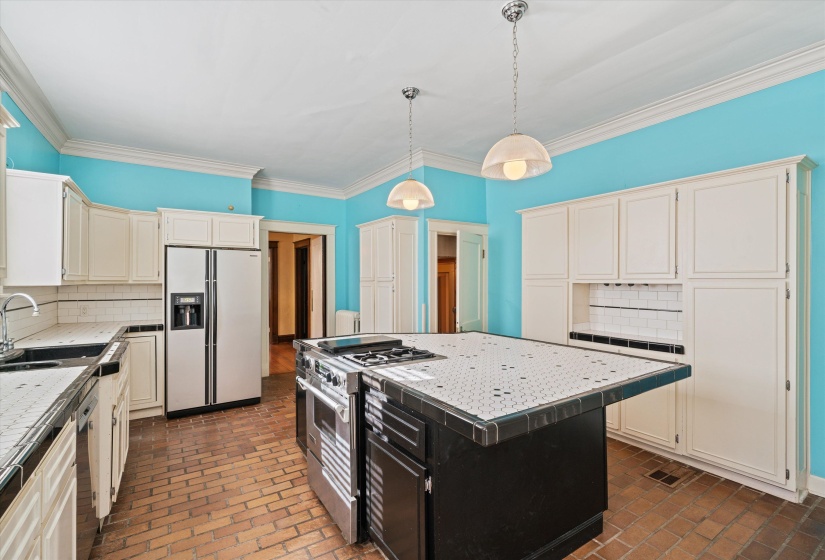 204 STONEWALL ST, Memphis, Tennessee 38112, 4 Bedrooms Bedrooms, 10 Rooms Rooms,3.1 BathroomsBathrooms,Residential,For Sale,STONEWALL,10222711