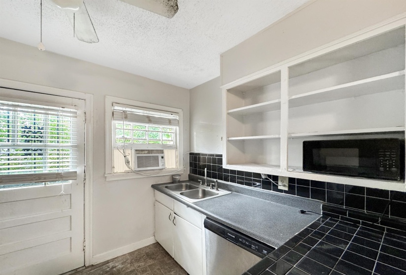 378 WILLETT ST, Memphis, Tennessee 38112, 1 Bedroom Bedrooms, ,1 BathroomBathrooms,Duplexes,For Sale,WILLETT,10222762