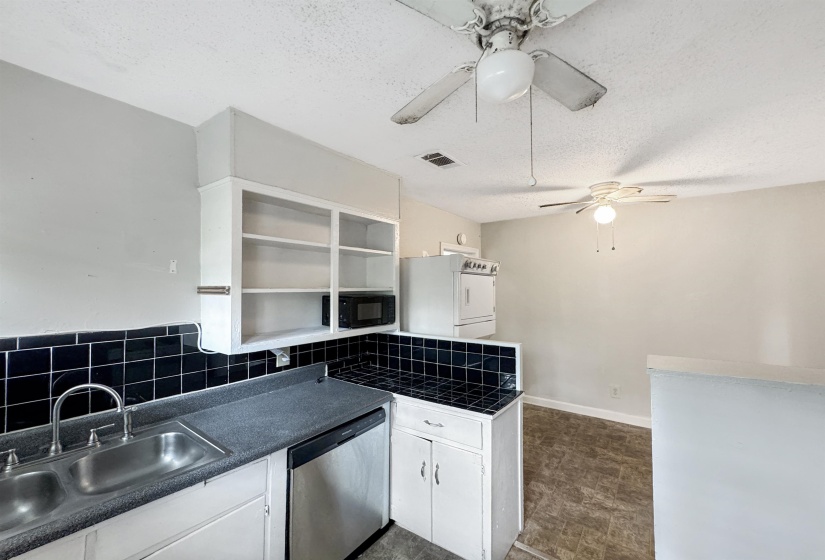 378 WILLETT ST, Memphis, Tennessee 38112, 1 Bedroom Bedrooms, ,1 BathroomBathrooms,Duplexes,For Sale,WILLETT,10222762