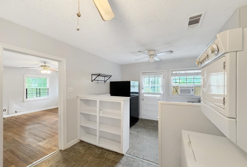 378 WILLETT ST, Memphis, Tennessee 38112, 1 Bedroom Bedrooms, ,1 BathroomBathrooms,Duplexes,For Sale,WILLETT,10222762