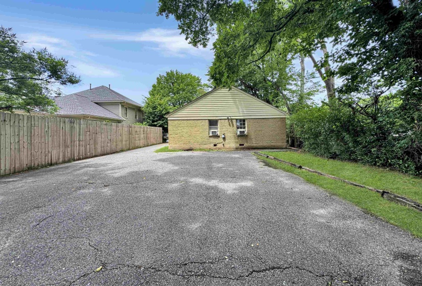 378 WILLETT ST, Memphis, Tennessee 38112, 1 Bedroom Bedrooms, ,1 BathroomBathrooms,Duplexes,For Sale,WILLETT,10222762