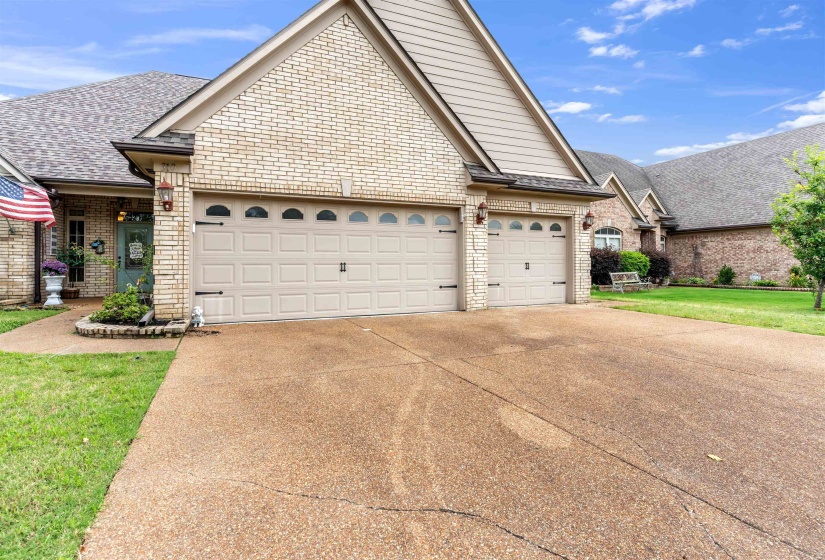 310 WHISPERING MEADOWS DR, Oakland, Tennessee 38060, 5 Bedroom Bedrooms, 9 Room Rooms,3 BathroomBathrooms,Residential,For Sale,WHISPERING MEADOWS,0,10222725
