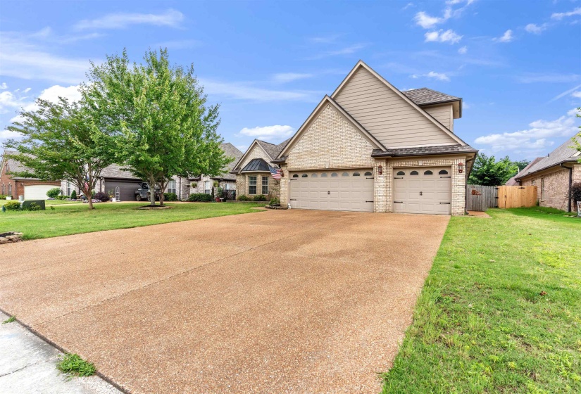 310 WHISPERING MEADOWS DR, Oakland, Tennessee 38060, 5 Bedroom Bedrooms, 9 Room Rooms,3 BathroomBathrooms,Residential,For Sale,WHISPERING MEADOWS,0,10222725