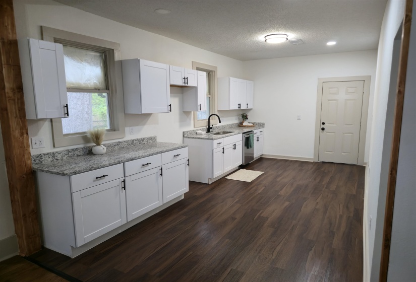 1036 PALERMO AVE, Memphis, Tennessee 38106, 3 Bedrooms Bedrooms, 6 Rooms Rooms,2 BathroomsBathrooms,Residential,For Sale,PALERMO,10222743
