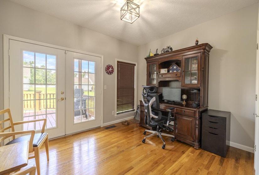 135 BETSY DR, Savannah, Tennessee 38372, 3 Bedrooms Bedrooms, 8 Rooms Rooms,2 BathroomsBathrooms,Residential,For Sale,BETSY,10222757