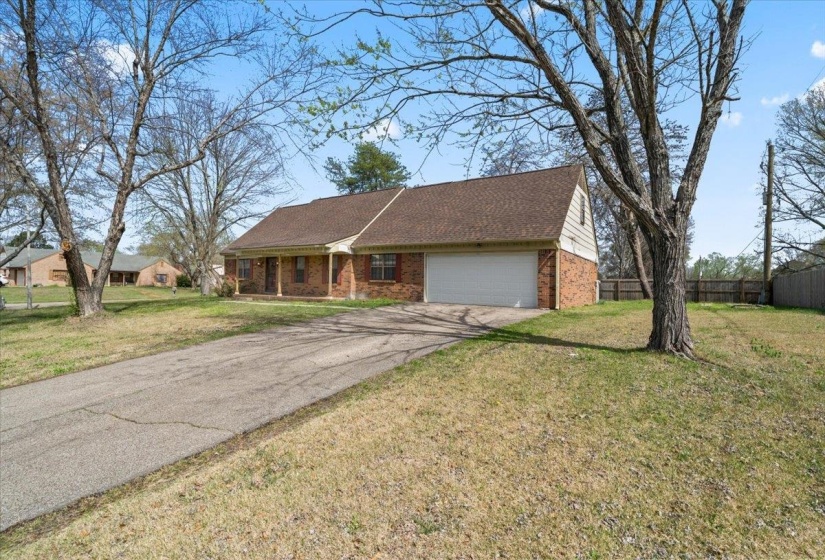 676 HERMITAGE TRAIL DR, Collierville, Tennessee 38017, 4 Bedrooms Bedrooms, 9 Rooms Rooms,2 BathroomsBathrooms,Rental Properties,For Sale,HERMITAGE TRAIL,10222776