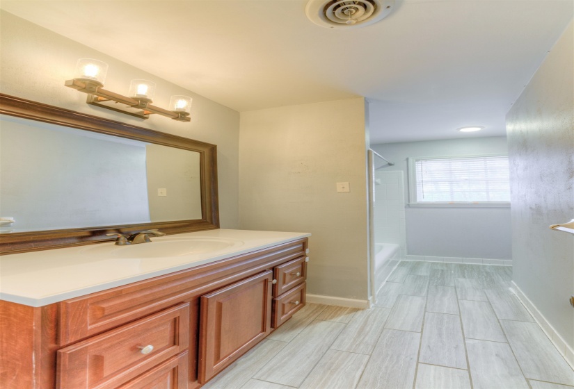 2110 WOODSIDE DR, Germantown, Tennessee 38138, 4 Bedrooms Bedrooms, 8 Rooms Rooms,2.1 BathroomsBathrooms,Residential,For Sale,WOODSIDE,10222767