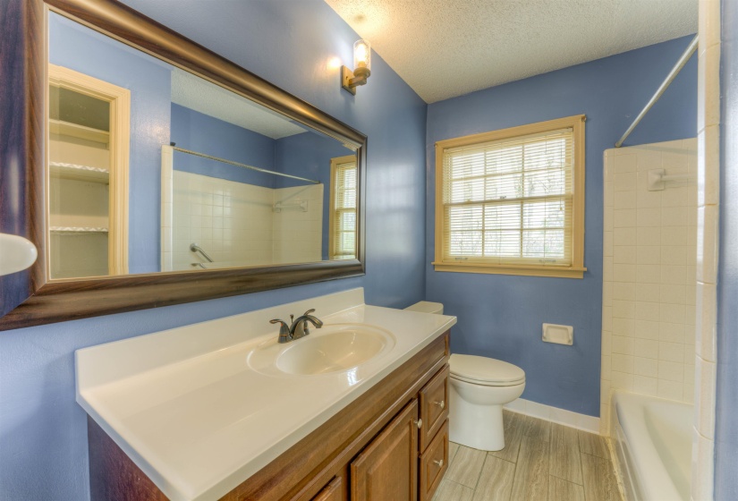 2110 WOODSIDE DR, Germantown, Tennessee 38138, 4 Bedrooms Bedrooms, 8 Rooms Rooms,2.1 BathroomsBathrooms,Residential,For Sale,WOODSIDE,10222767