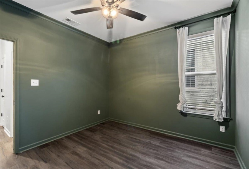 991 FORREST AVE, Memphis, Tennessee 38105, 4 Bedrooms Bedrooms, 7 Rooms Rooms,3 BathroomsBathrooms,Residential,For Sale,FORREST,10222769