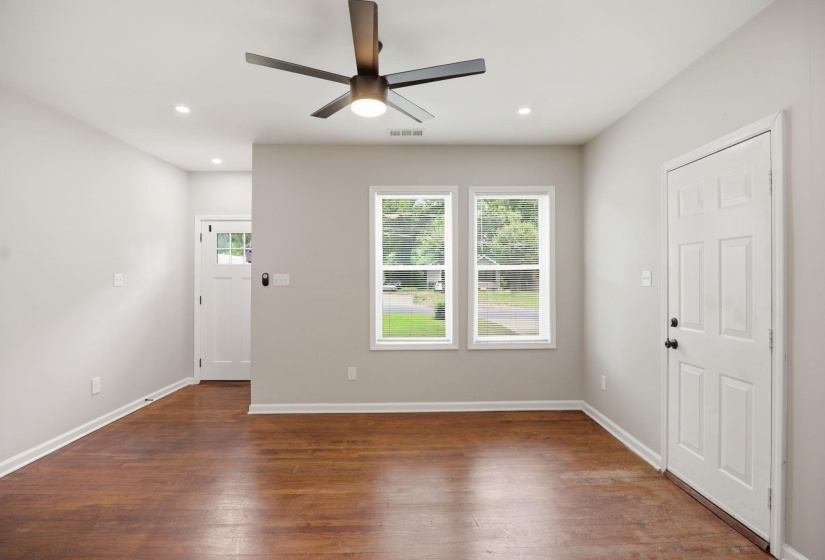 3061 CARNES AVE, Memphis, Tennessee 38111, 2 Bedrooms Bedrooms, 6 Rooms Rooms,1 BathroomBathrooms,Residential,For Sale,CARNES,10222791