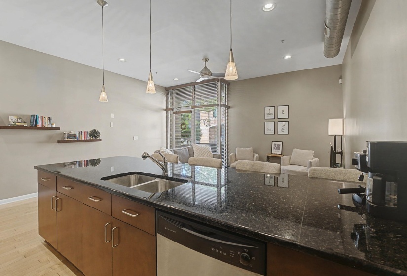 437 MONROE AVE, Memphis, Tennessee 38103, 1 Bedroom Bedrooms, 3 Rooms Rooms,1 BathroomBathrooms,Rental Properties,For Sale,MONROE,10222796