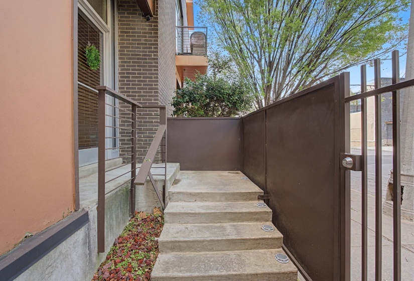 437 MONROE AVE, Memphis, Tennessee 38103, 1 Bedroom Bedrooms, 3 Rooms Rooms,1 BathroomBathrooms,Rental Properties,For Sale,MONROE,10222796