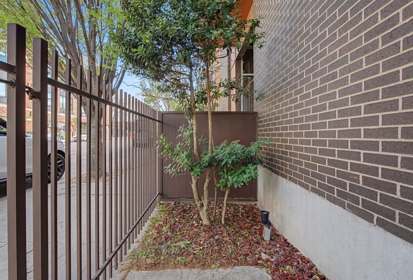 437 MONROE AVE, Memphis, Tennessee 38103, 1 Bedroom Bedrooms, 3 Rooms Rooms,1 BathroomBathrooms,Rental Properties,For Sale,MONROE,10222796