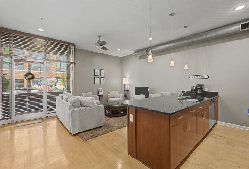 437 MONROE AVE, Memphis, Tennessee 38103, 1 Bedroom Bedrooms, 3 Rooms Rooms,1 BathroomBathrooms,Rental Properties,For Sale,MONROE,10222796