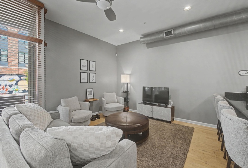 437 MONROE AVE, Memphis, Tennessee 38103, 1 Bedroom Bedrooms, 3 Rooms Rooms,1 BathroomBathrooms,Rental Properties,For Sale,MONROE,10222796