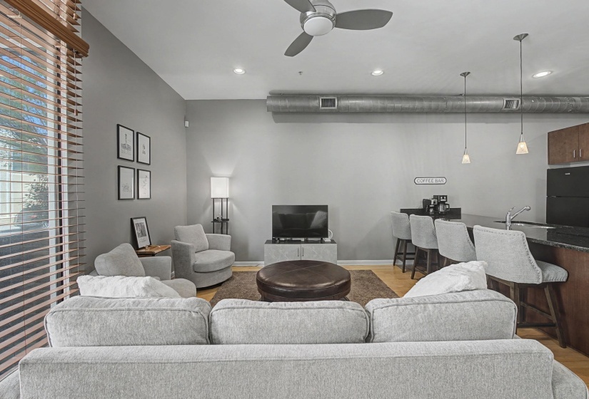 437 MONROE AVE, Memphis, Tennessee 38103, 1 Bedroom Bedrooms, 3 Rooms Rooms,1 BathroomBathrooms,Rental Properties,For Sale,MONROE,10222796