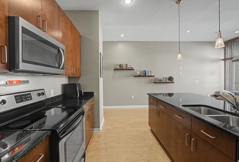 437 MONROE AVE, Memphis, Tennessee 38103, 1 Bedroom Bedrooms, 3 Rooms Rooms,1 BathroomBathrooms,Rental Properties,For Sale,MONROE,10222796