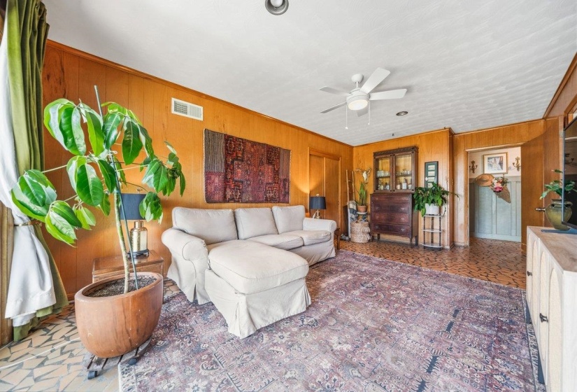 5301 DENWOOD AVE, Memphis, Tennessee 38120, 3 Bedrooms Bedrooms, 7 Rooms Rooms,2 BathroomsBathrooms,Residential,For Sale,DENWOOD,10222797