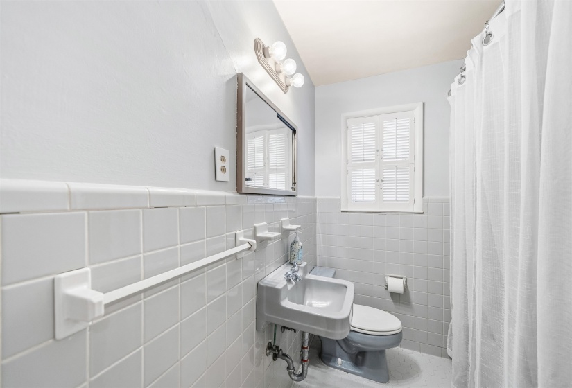 5301 DENWOOD AVE, Memphis, Tennessee 38120, 3 Bedrooms Bedrooms, 7 Rooms Rooms,2 BathroomsBathrooms,Residential,For Sale,DENWOOD,10222797