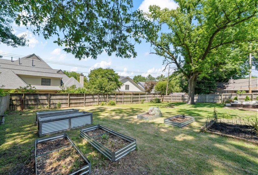 5301 DENWOOD AVE, Memphis, Tennessee 38120, 3 Bedrooms Bedrooms, 7 Rooms Rooms,2 BathroomsBathrooms,Residential,For Sale,DENWOOD,10222797