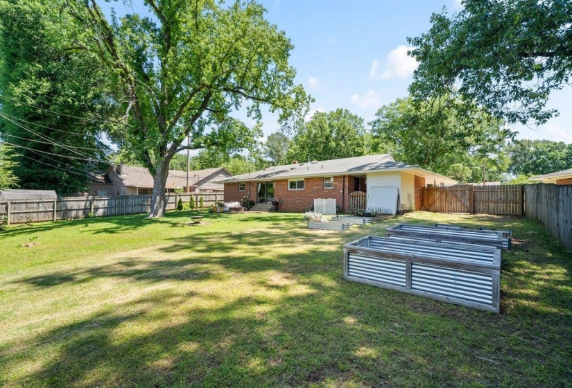 5301 DENWOOD AVE, Memphis, Tennessee 38120, 3 Bedrooms Bedrooms, 7 Rooms Rooms,2 BathroomsBathrooms,Residential,For Sale,DENWOOD,10222797