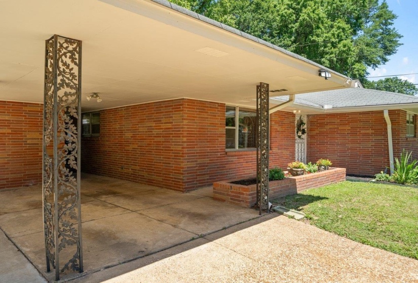 5301 DENWOOD AVE, Memphis, Tennessee 38120, 3 Bedrooms Bedrooms, 7 Rooms Rooms,2 BathroomsBathrooms,Residential,For Sale,DENWOOD,10222797