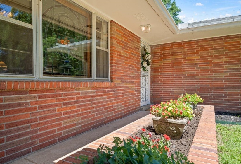 5301 DENWOOD AVE, Memphis, Tennessee 38120, 3 Bedrooms Bedrooms, 7 Rooms Rooms,2 BathroomsBathrooms,Residential,For Sale,DENWOOD,10222797