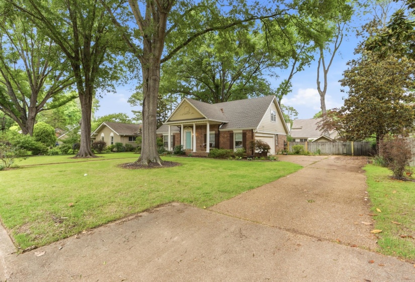 7160 BLUE GRASS LN, Germantown, Tennessee 38138, 4 Bedrooms Bedrooms, 8 Rooms Rooms,2 BathroomsBathrooms,Residential,For Sale,BLUE GRASS,10222805