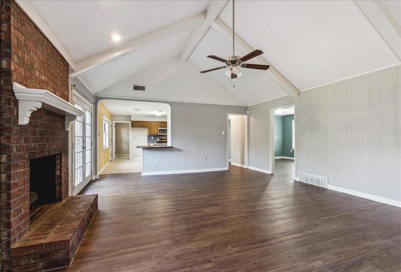 8518 CHIMNEYROCK BLVD, Memphis, Tennessee 38016, 4 Bedroom Bedrooms, 4 Room Rooms,2 BathroomBathrooms,Residential,For Sale,CHIMNEYROCK,0,10211887