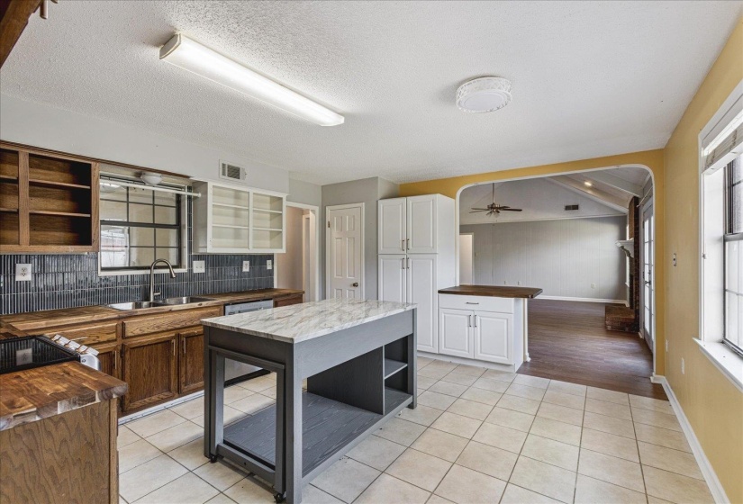 8518 CHIMNEYROCK BLVD, Memphis, Tennessee 38016, 4 Bedroom Bedrooms, 4 Room Rooms,2 BathroomBathrooms,Residential,For Sale,CHIMNEYROCK,0,10211887