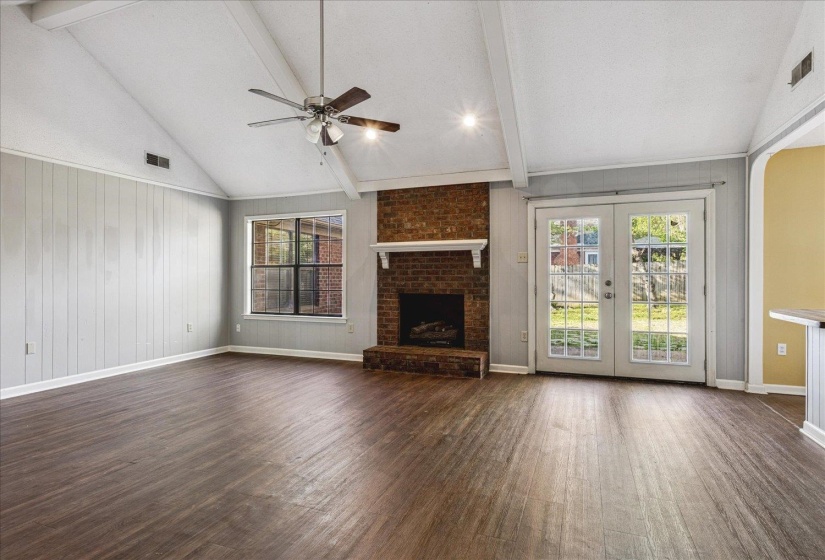 8518 CHIMNEYROCK BLVD, Memphis, Tennessee 38016, 4 Bedroom Bedrooms, 4 Room Rooms,2 BathroomBathrooms,Residential,For Sale,CHIMNEYROCK,0,10211887