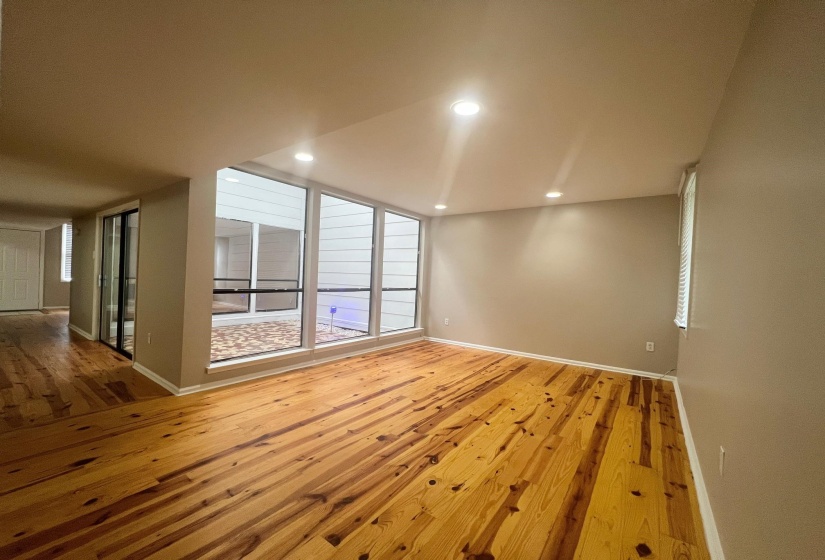 1925 AUTOBAHN DR, Germantown, Tennessee 38139, 2 Bedrooms Bedrooms, 6 Rooms Rooms,1.1 BathroomsBathrooms,Rental Properties,For Sale,AUTOBAHN,10222856