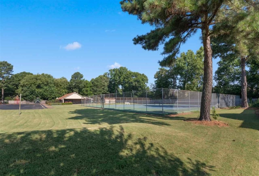 View of yard featuring tennis court