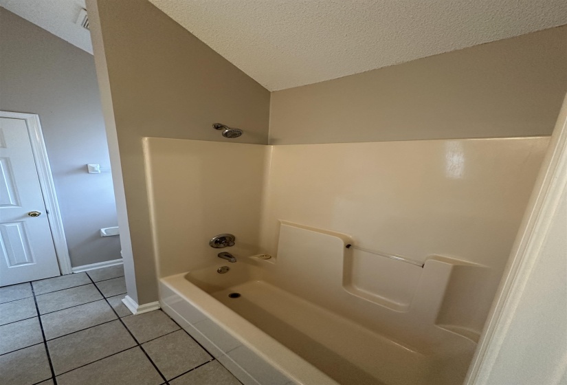 3812 CLARION DR, Memphis, Tennessee 38135, 3 Bedrooms Bedrooms, 5 Rooms Rooms,2 BathroomsBathrooms,Rental Properties,For Sale,CLARION,10222876