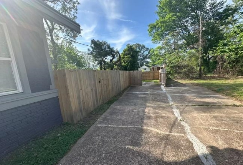 1589 MCLEMORE AVE, Memphis, Tennessee 38106, 3 Bedrooms Bedrooms, 6 Rooms Rooms,1 BathroomBathrooms,Residential,For Sale,MCLEMORE,10195308