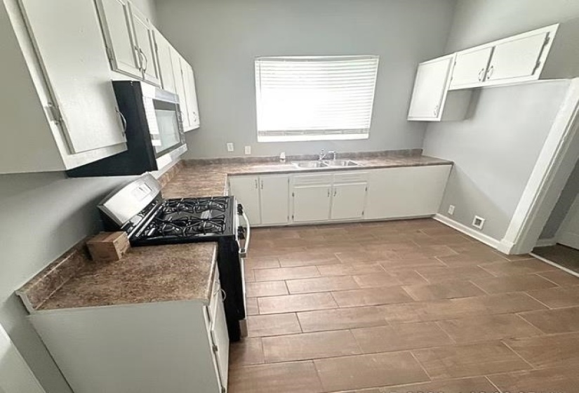 1589 MCLEMORE AVE, Memphis, Tennessee 38106, 3 Bedrooms Bedrooms, 6 Rooms Rooms,1 BathroomBathrooms,Residential,For Sale,MCLEMORE,10195308