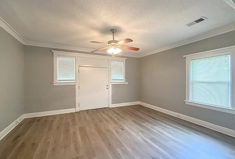 1589 MCLEMORE AVE, Memphis, Tennessee 38106, 3 Bedrooms Bedrooms, 6 Rooms Rooms,1 BathroomBathrooms,Residential,For Sale,MCLEMORE,10195308
