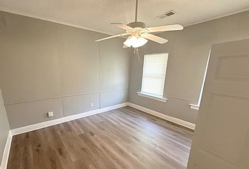 1589 MCLEMORE AVE, Memphis, Tennessee 38106, 3 Bedrooms Bedrooms, 6 Rooms Rooms,1 BathroomBathrooms,Residential,For Sale,MCLEMORE,10195308