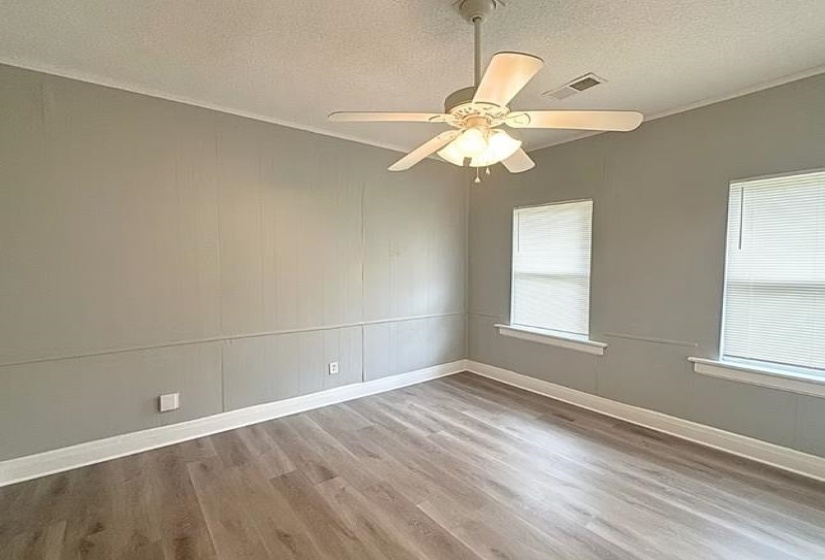 1589 MCLEMORE AVE, Memphis, Tennessee 38106, 3 Bedrooms Bedrooms, 6 Rooms Rooms,1 BathroomBathrooms,Residential,For Sale,MCLEMORE,10195308