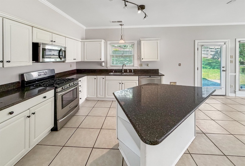 215 LEAF TRAIL CT, Memphis, Tennessee 38018, 4 Bedroom Bedrooms, 8 Room Rooms,3 BathroomBathrooms,Residential,For Sale,LEAF TRAIL,0,10222840